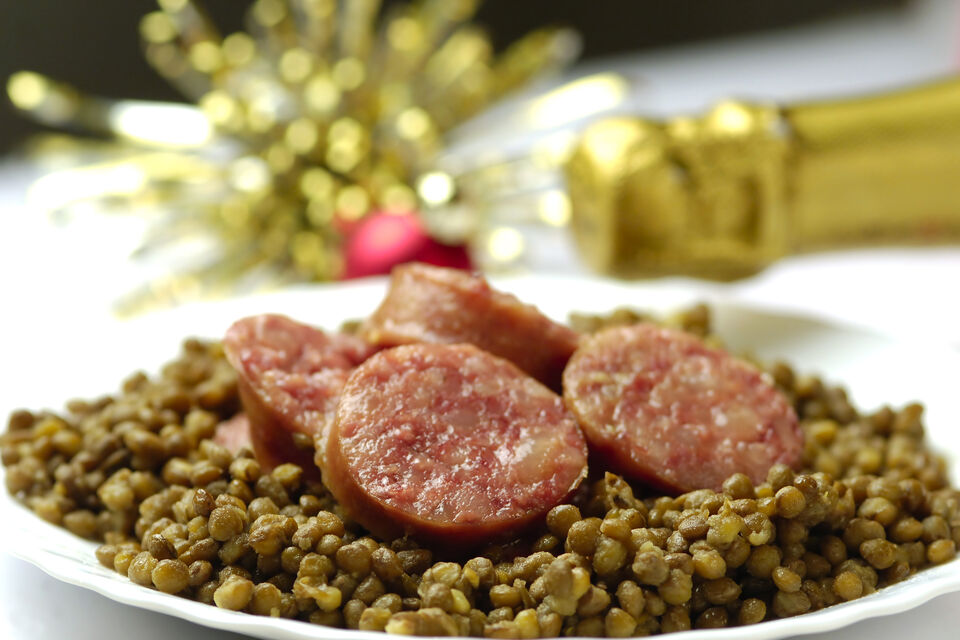 Adobe Stock - Photo d'illustration - En Italie, il y a une tradition culinaire qui consiste à manger des lentilles le soir du nouvel an... afin de connaître une année prospère !<br>
