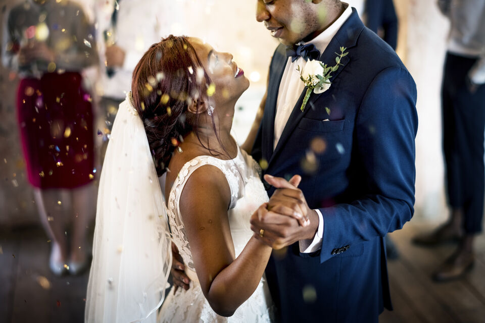 Quels confettis pour la sortie d'église ? - Wedding Planner Paris –  Organisation de Mariage – Perles d'Emotions