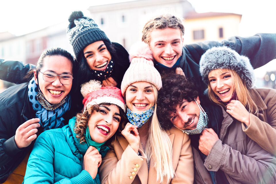 Adobe Stock - photo d'illustration - Le début de l'année 2022 est marqué par la recrudescence de la Covid-19 et de ses variants. Face à ce constat, le gouvernement tente d'agir pour aider, d'une part, les professionnels de l'événementiel lourdement impactés, et d'autre part, ralentir la progression du virus. 