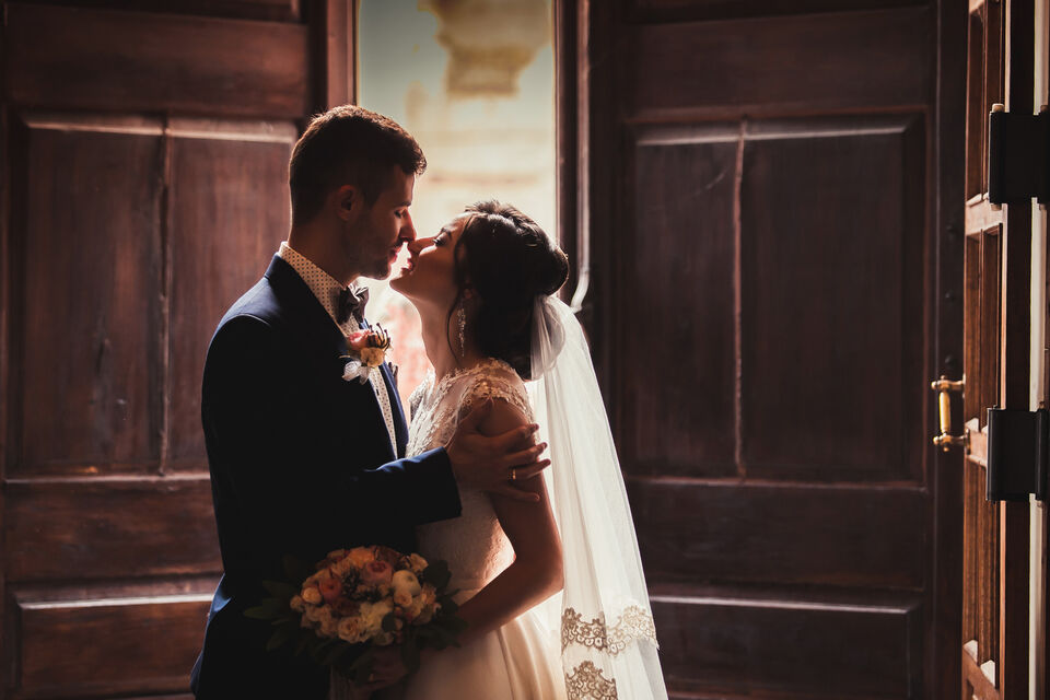 Adobe Stock - photo d'illustration - La demande en mariage : le moment précieux d'une vie, qui célèbre et officialise l'amour. Un instant dont bon nombre de personne choisissent la date avec soin.