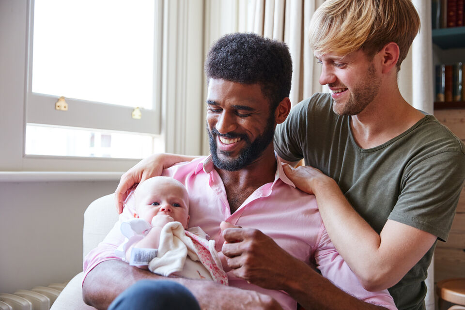 Adobe Stock - Photo d'illustration - l'adoption est un long chemin avant de pouvoir tenir son enfant dans ses bras. Célébrer son arrivée est donc essentiel pour son intégration et pour se féliciter d'avoir réussi cette étape importante de vie.
