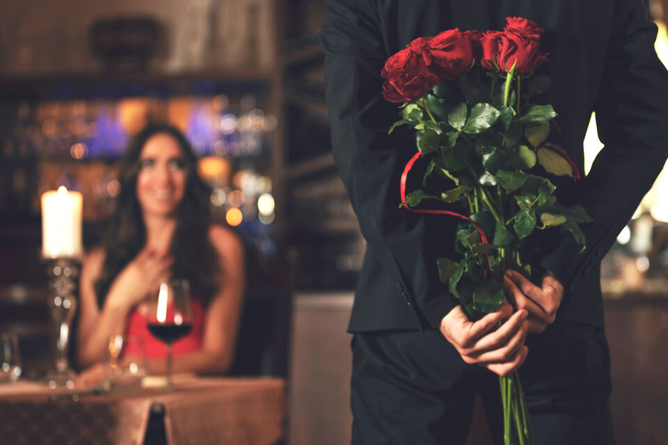 Adobe Stock - Photo d'illustration - Offrir des roses à la Saint-Valentin a un véritable impact écologique, car elles sont cultivés dans des pays chauds... souvent bien loin de la France.<br>