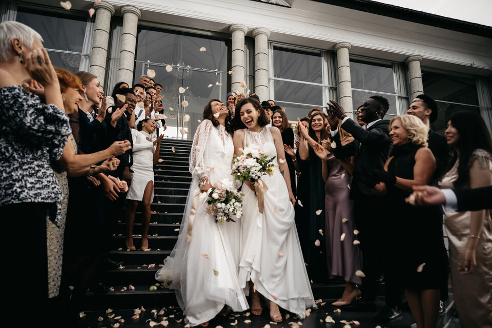 Adobe Stock - Photo d'illustration - Les moments de liesse, à l'instar de ceux provoqués par les mariages, conduisent parfois à des débordements que le gouvernement, à l'image du maire de Poissy, entend bien contrôler.<br>