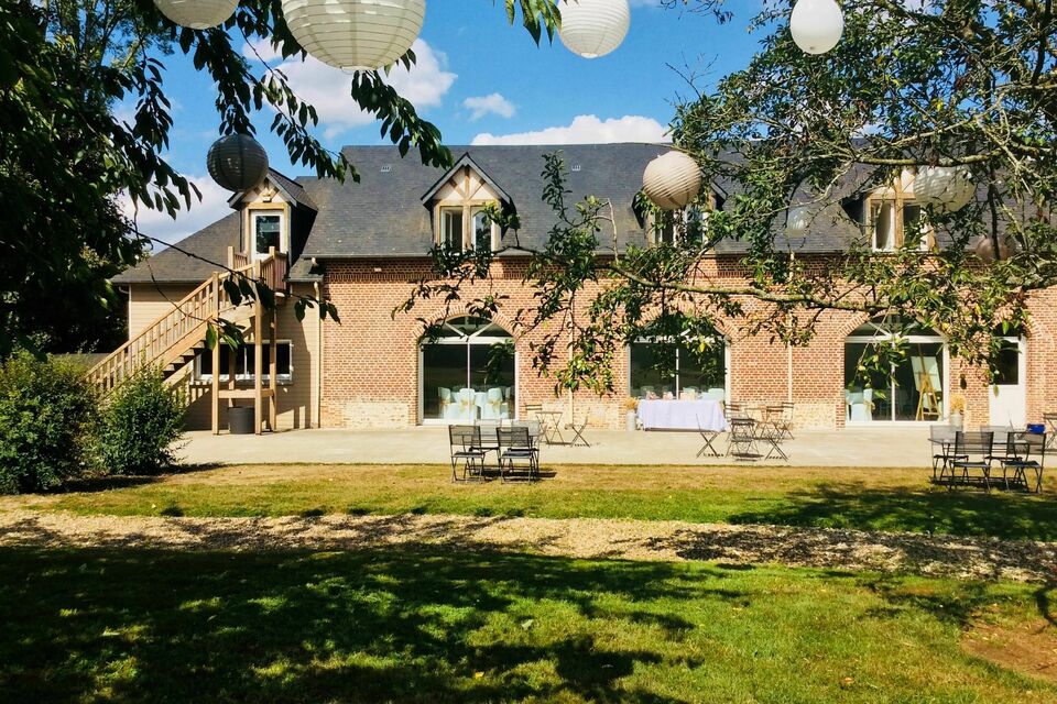 ABC Salles - Terrain de pétanque et guirlande lumineuse : le Clos de la Forge offre tout le nécessaire pour une événement sur le thème de la guinguette !