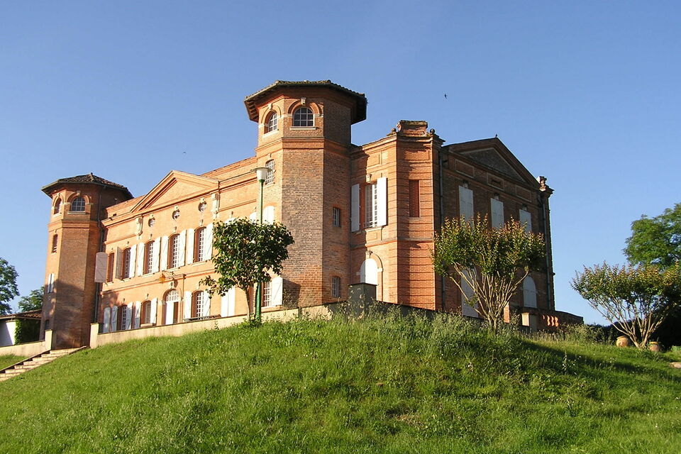 ABC Salles - Le Château de Loubeiac et son atmosphère seront rendre vos photos de mariage inoubliables.