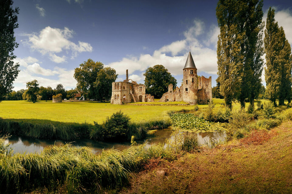 ABC Salles - Le Château du Vivier vous ouvre ses portes dans un cadre chaleureux et ancien, pour faire de vos séances photos nuptiale, un moment hors du temps.