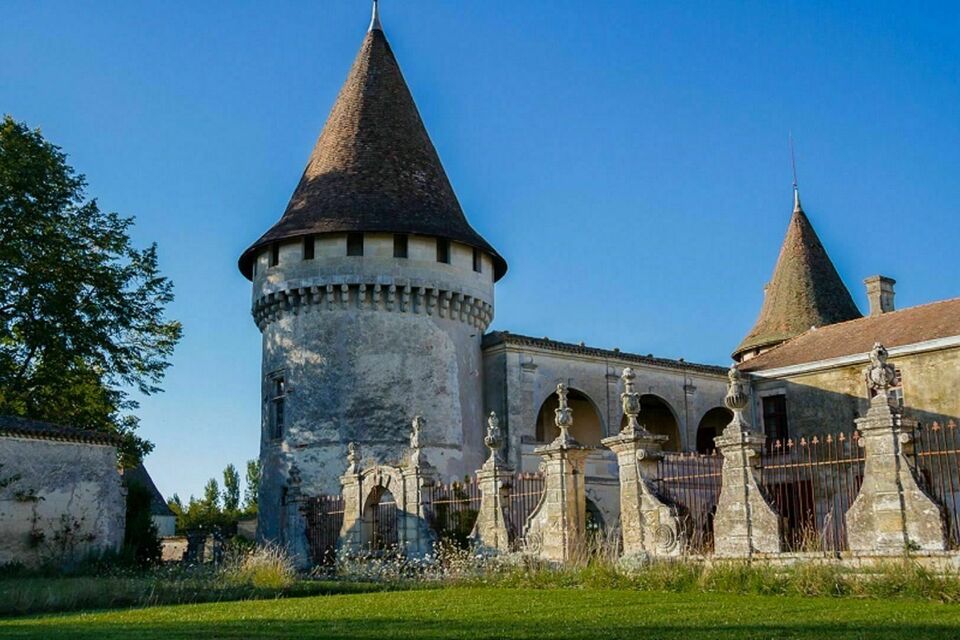 ABC Salles - Le Château de Mouchac, un lieu calme, au charme ancien, pour une séance photo en couple hors du commun.