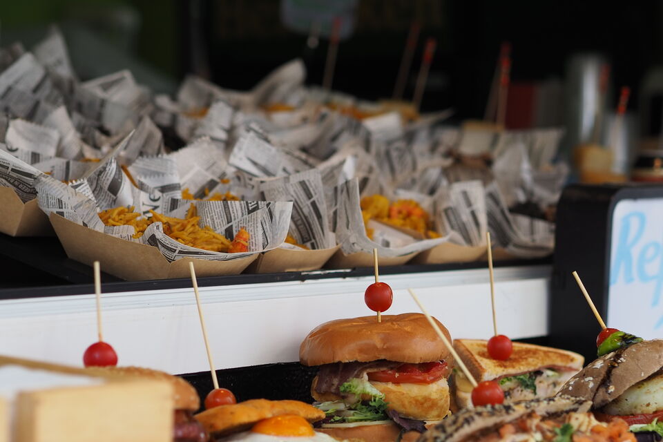 Adobe Stock - photo d'illustration - La street food, ne cesse de s'imposer comme la tendance gourmande de nombre de nos événements festifs.