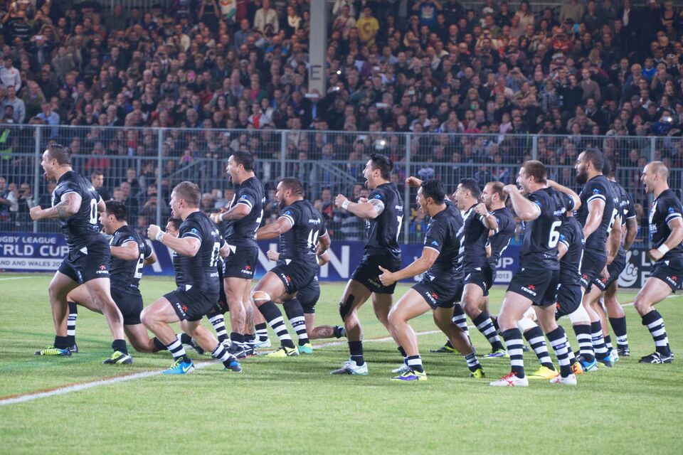 Creative Commons - Photo d'illustration - Le week-end du 19 mars, les Bleus ont remporté le tournoi des 6 Nations après avoir fait un grand chelem. Mondialement suivi, le rugby est un sport offrant un spectacle à la fois brutal et magnifique. Les All Blacks font partie de ces équipes connues autant pour leurs performances sportives que leur détermination montré à travers leur danse ancestrale : le haka.