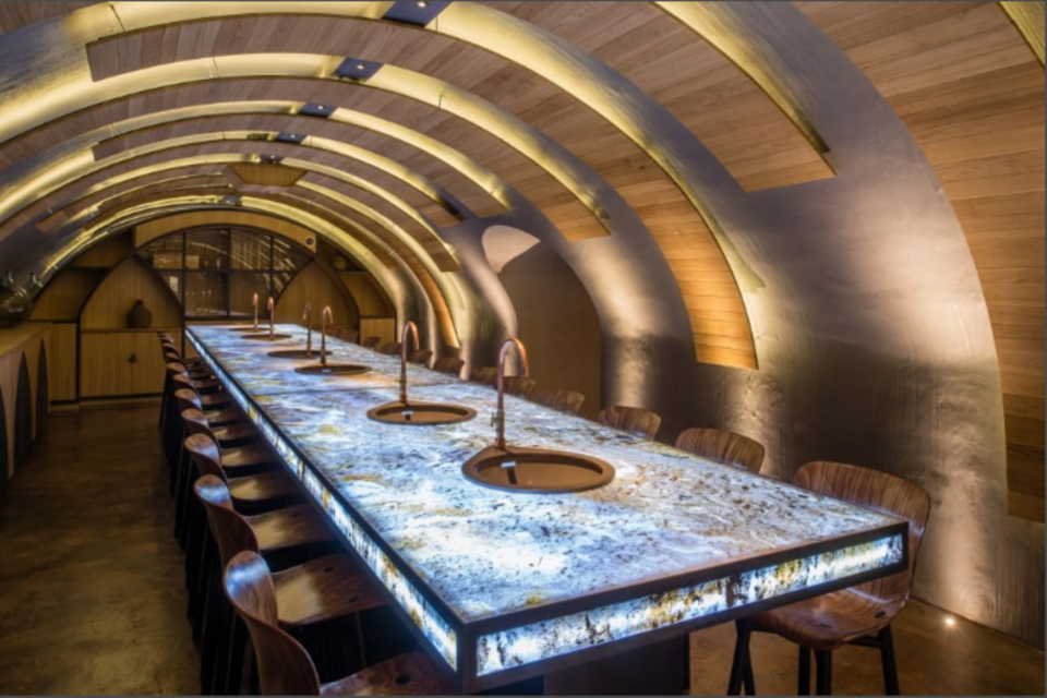 ABC Salles - Le magnifique espace voûté des caves du Louvre pour savourez les plats préparés ensemble.