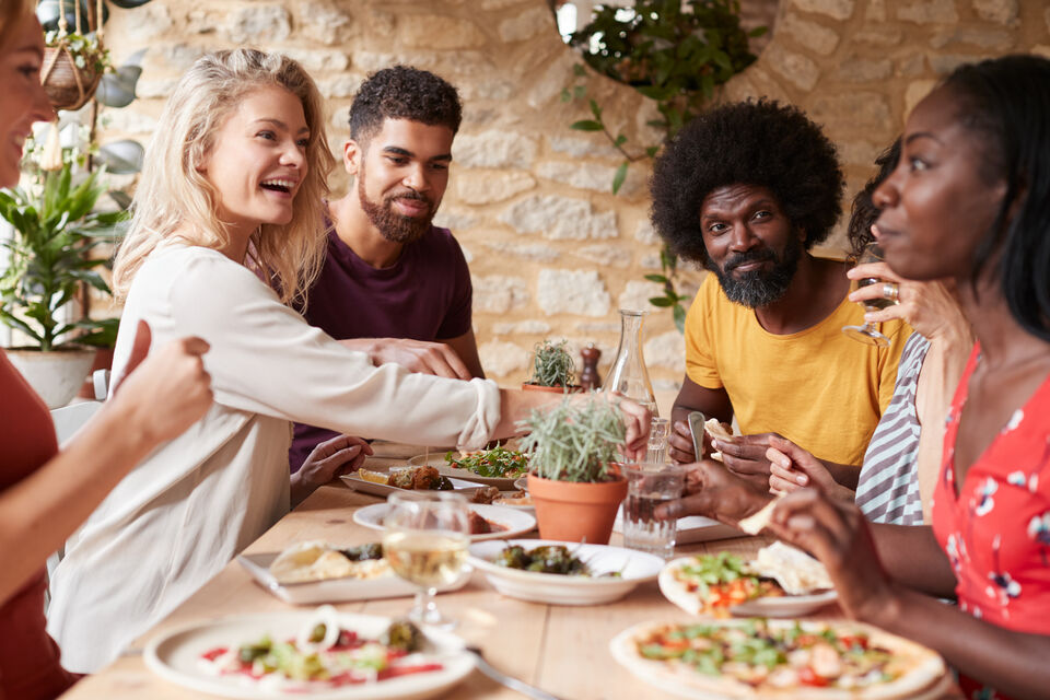 Adobe Stock - photo d'illustration - Le carême et le ramadan, deux célébrations religieuses dont les aspects culturels peuvent tout à fait être mis à l'honneur au bureau, se croisent en avril 2022. L'occasion de créer et renforcer les liens entre ses collaborateurs lors d'un événement corporatif.<br>