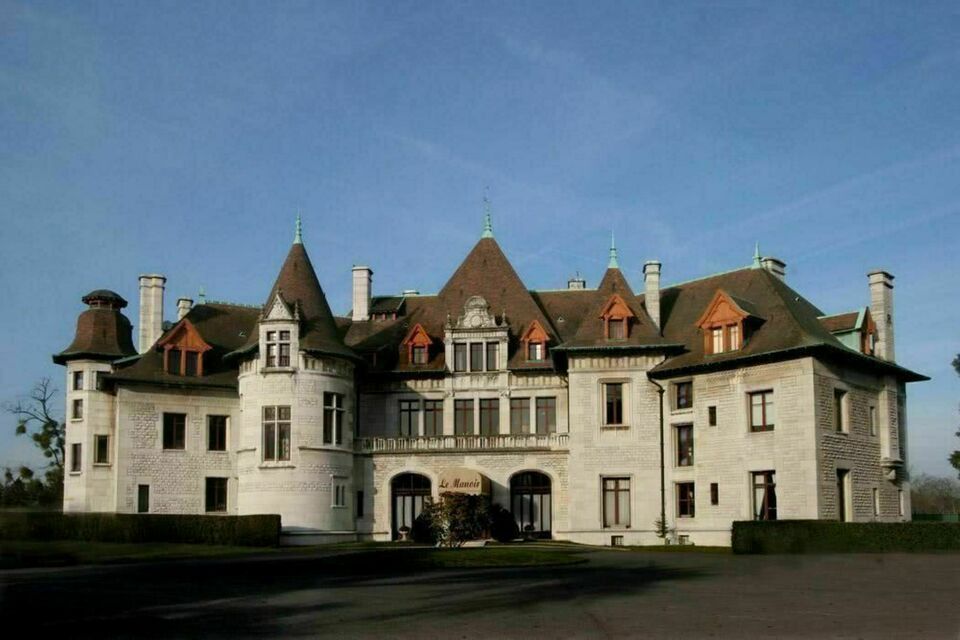 ABC Salles - Non loin du Château de Chantilly, le château manoir de chantilly offre un cadre exceptionnel pour des bals inspirés de la Chronique des Bridgerton.<br>