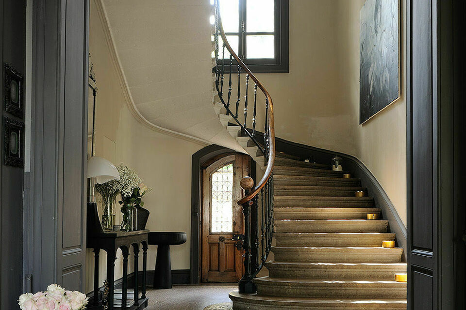 ABC Salles - Le manoir de Collonges et son escalier majestueux