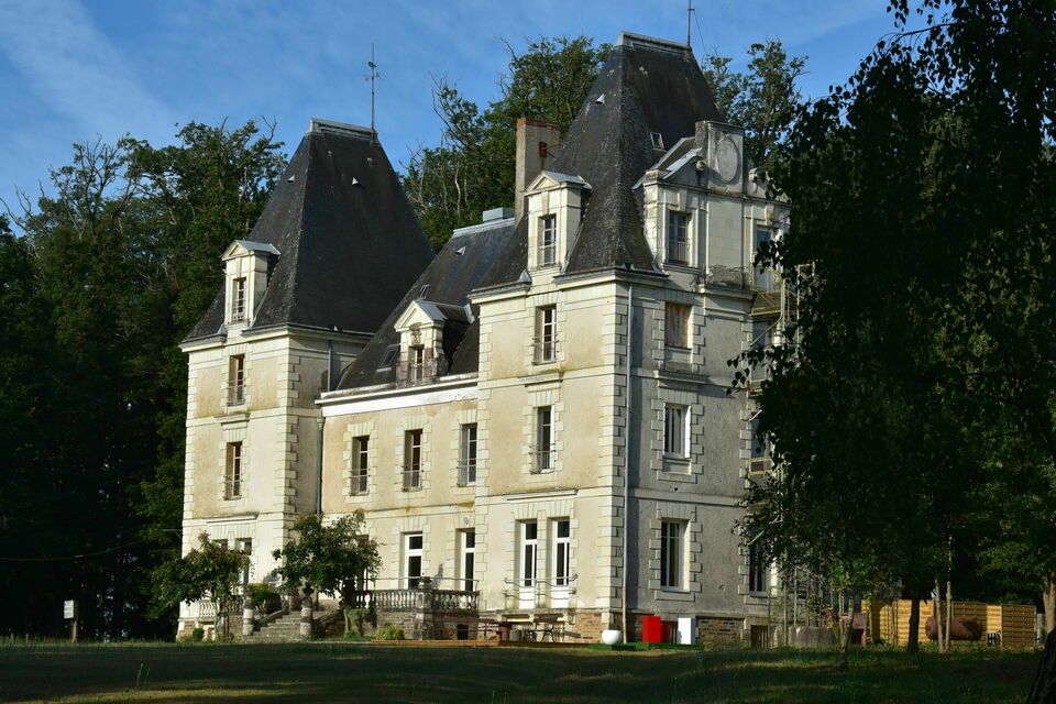 ABC Salles - Le parc du château de Noirbreuil, aussi grand que celui de l'académie Durmstrong, peut donner lieu à une activité tel qu'un match de quiddich durant un vin d'honneur ou une fête d'anniversaire.<br>