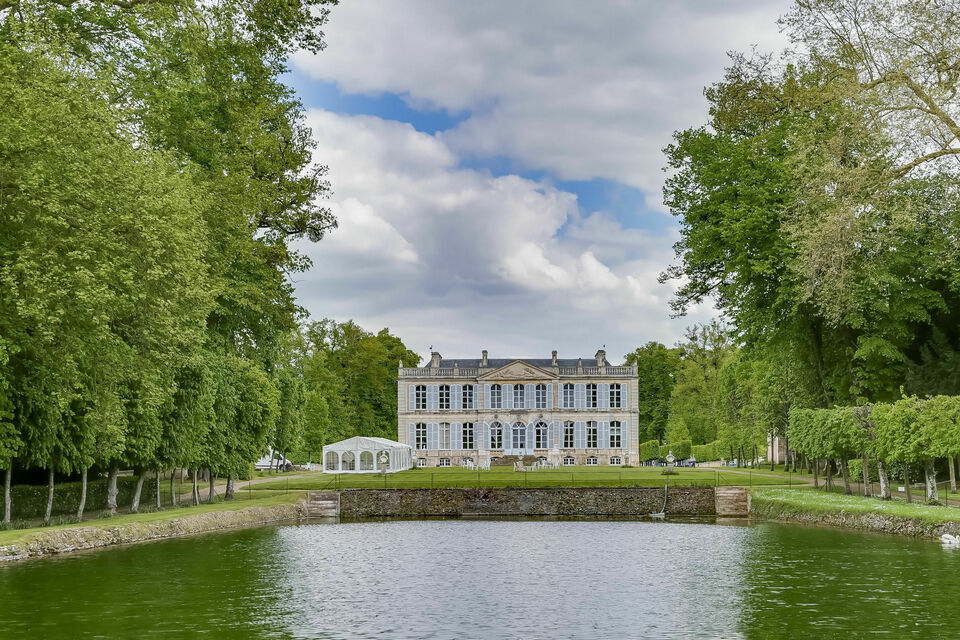 ABC Salles - Le Château de Canon, un lieu chic et distingué doté d'un magnifique parc éloigné de l'agitation de la ville. 