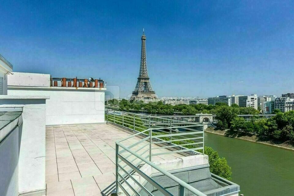 ABC Salles - Le rooftop Kennedy - Ce bel appartement du 16ème arrondissement de Paris devient l'hôte de vos rassemblements festifs, et offre une vue panoramique sur Paris et la Dame de Fer.