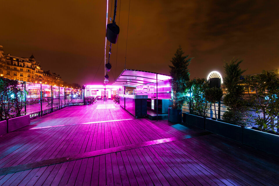 ABC Salles - Bateau Concorde Atlantique - Ce rooftop flottant de la ville de Bordeaux vous accueille pour un événement unique, les pieds presque dans l'eau et la tête dans les nuages.