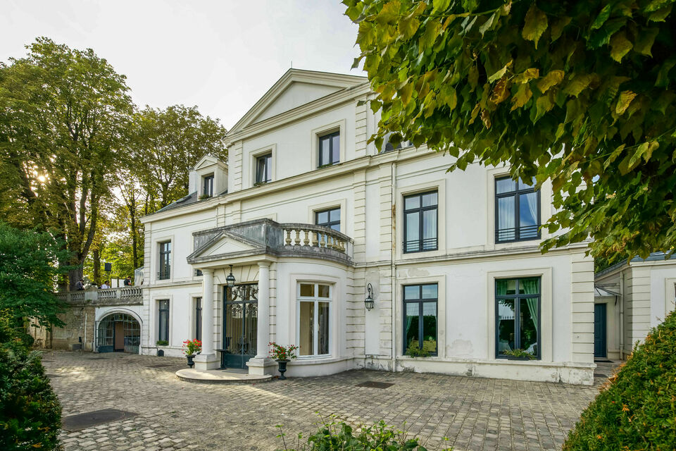 ABC Salles - Le Château de Gency, un magnifique lieu au sein duquel vous pourrez organiser vos week-end d'intégration et fêtes de diplomation.