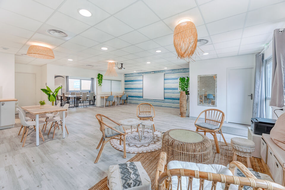 ABC Salles - Atao Résidence Rennes, un espace de travail calme, lumineux pour des événements professionnels réussis.