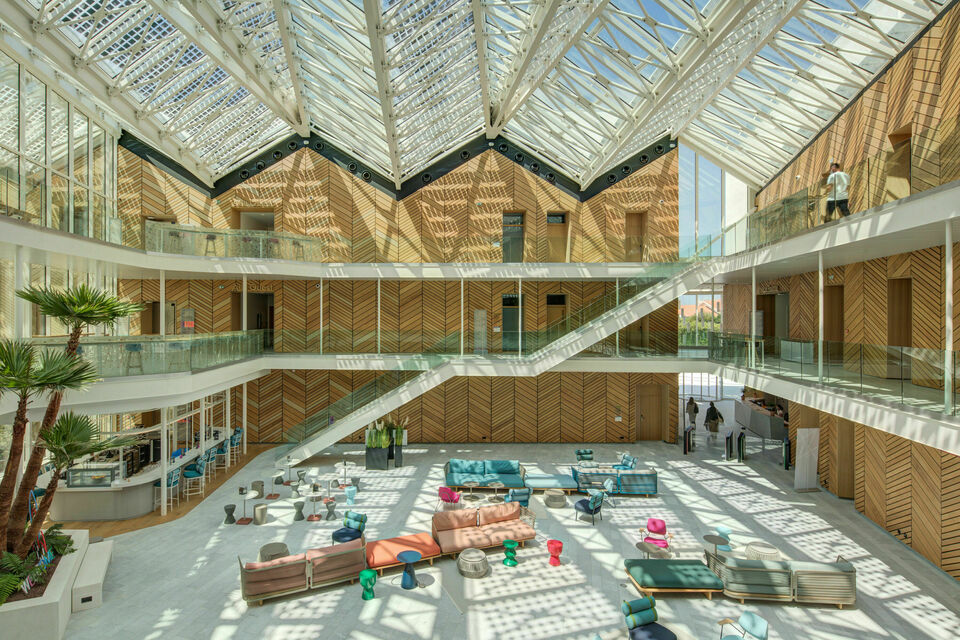 ABC Salles Le Connecteur, un grand espace de coworking pour les professionnels qui souhaitent organiser des séminaires ou réunions.