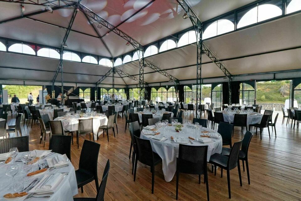  ABC Salles - Le Pavillon de l'évidence possède une salle de réception pouvant accueillir 1000 personnes.