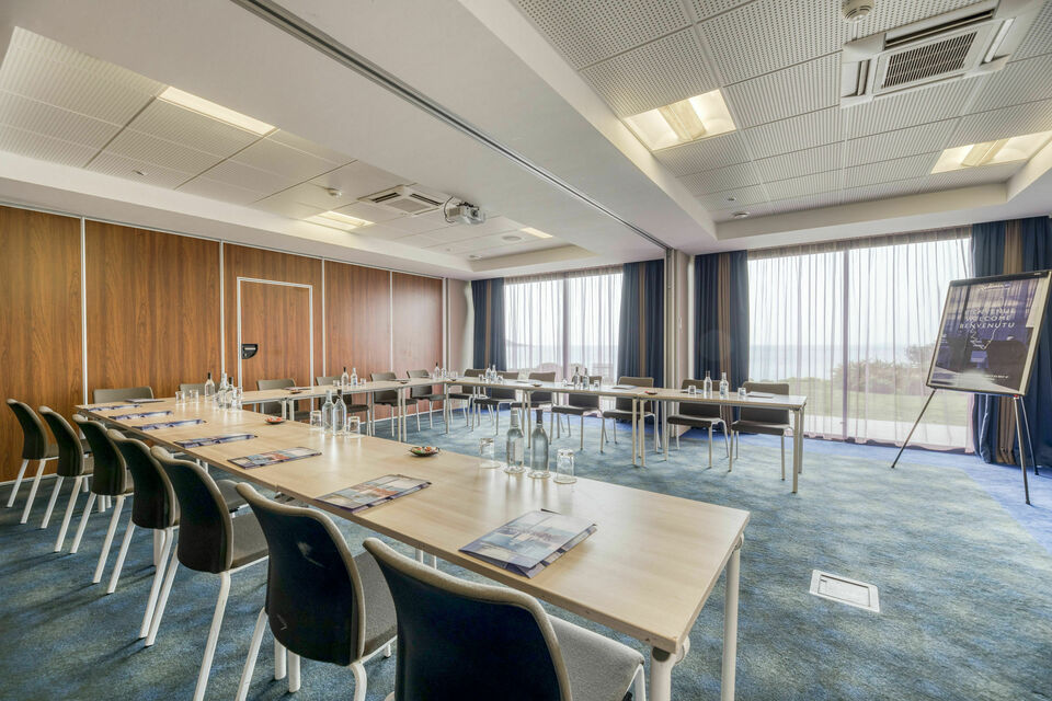 ABC Salles - La salle de séminaire et réunion de l'hôtel Radisson Blu Resort & Spa, à Ajaccio