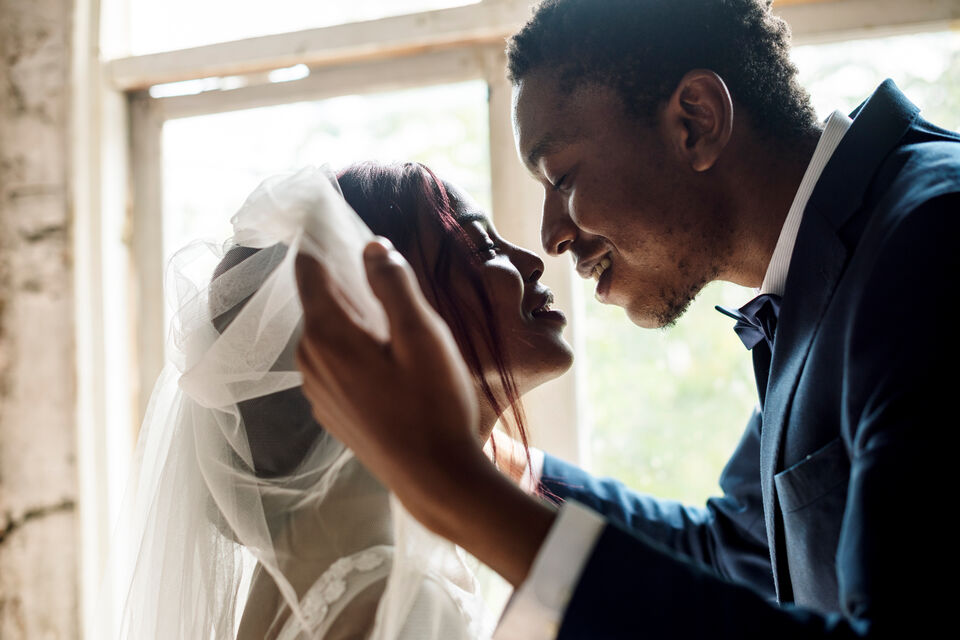 Adobe Stock - Photo d'illustration - Les mariages ne s'arrêtent plus : mis à l'arrêt pendant pratiquement 2 ans en raison de la crise sanitaire, le secteur nuptial devrait célébrer pas moins de 300 000 cérémonies en 2023.