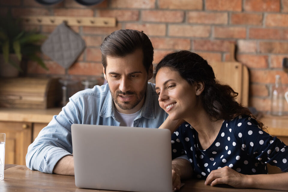 Adobe Stock - Photo d'illustration - Trouver le thème de son mariage n'est pas toujours chose évidente, une étude révèle que pour s'aider les couples Français utilise Pinterest. 