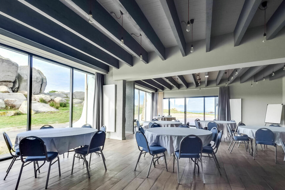 ABC Salles - L'hôtel de la Mer est idéal pour de grandes réceptions proches de la mer. 