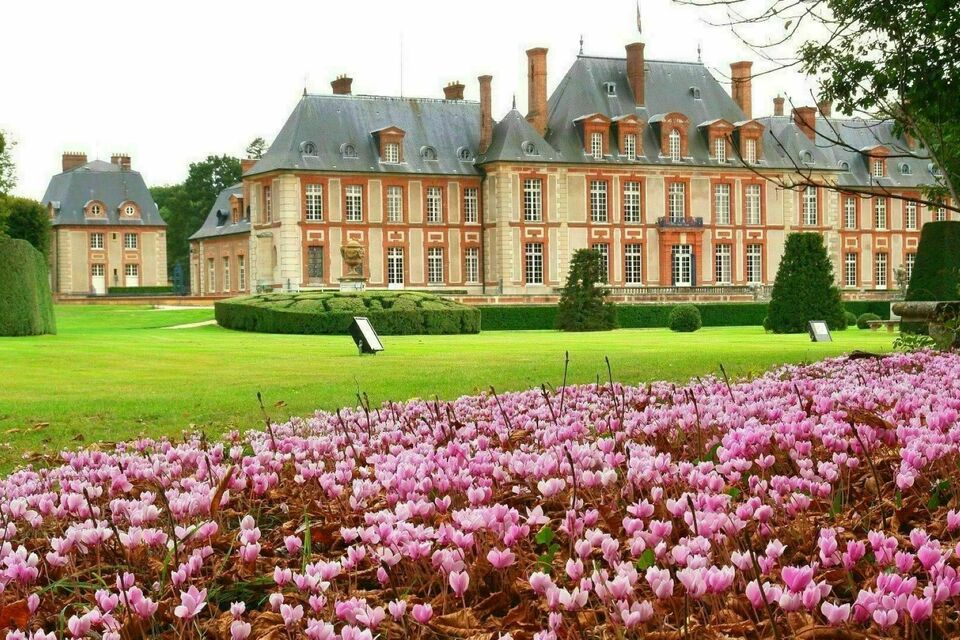 ABC Salles - La grandeur du château de Breteuil, à quelques kilomètre de la capitale, est parfaite pour honneur votre cocktail professionnel 