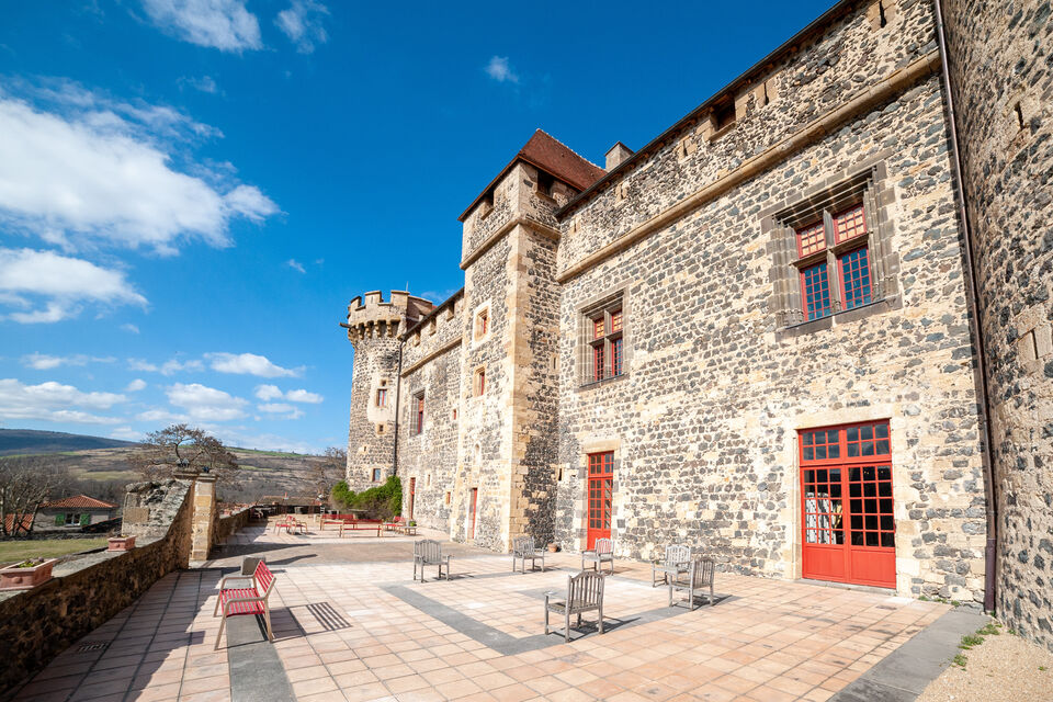 ABC Salles - Le château de Royal de Saint-Saturnin pourra accueillir tous vos collaborateurs grâce à une grande capacité d'accueil 