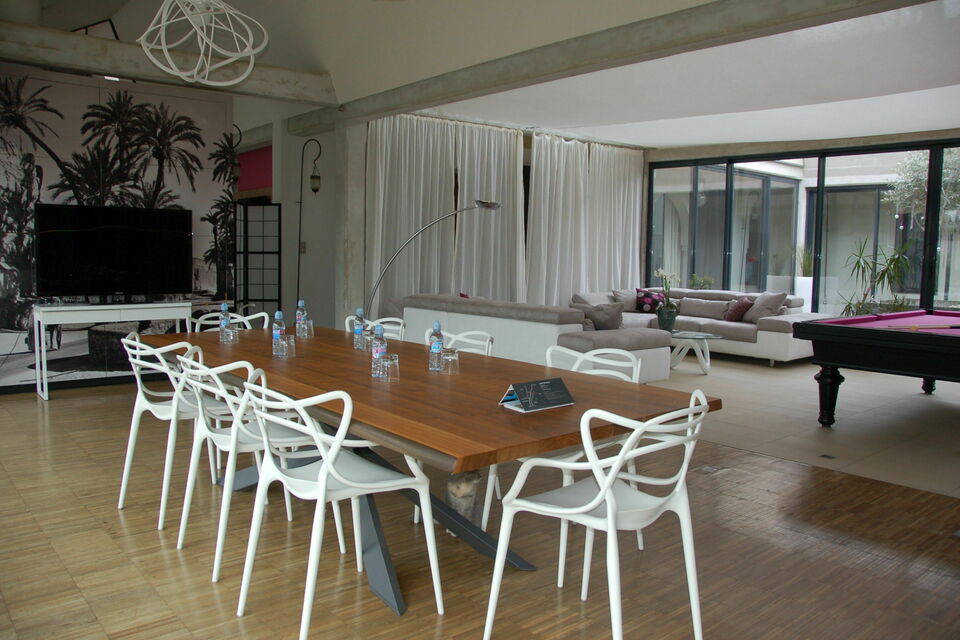 ABC Salles - Tout proche de Lille, ce loft possède un extérieur qui vous permettra de prendre l'air entre deux réunions.