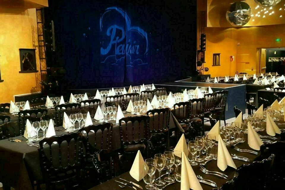 ABC Salles - L'espace de réception du cabaret la Bonbonnière peut accueillir un repas de mariage.