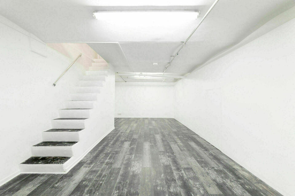 ABC Salles - C'est une décoration sobre et chic que vous offre la galerie d'art Galerie Chapon. 