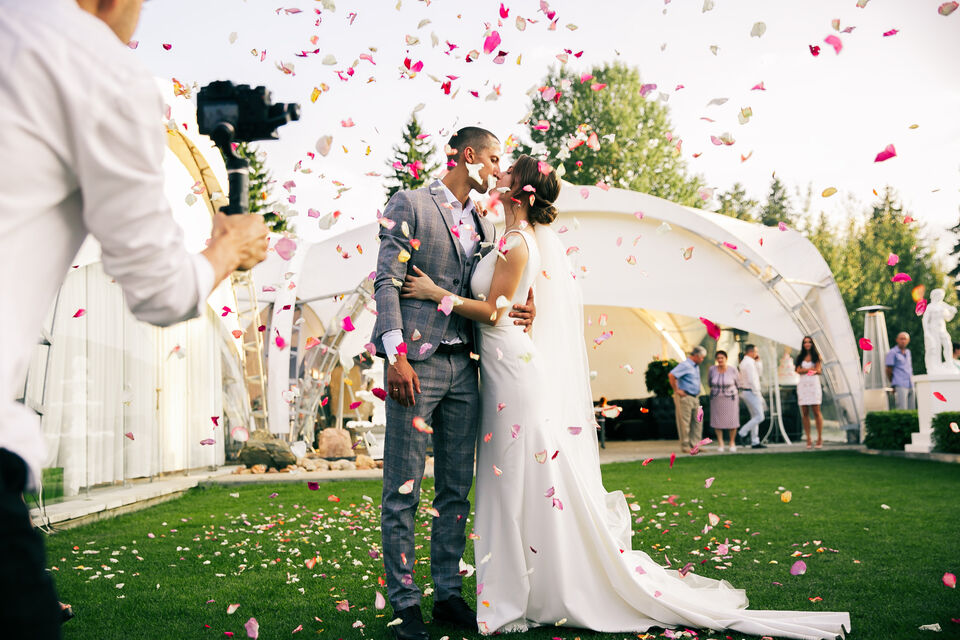 Adobe Stock - photo d'illustration - Les futurs mariés français sont plus de la moitié à avoir décider d'opter pour un photographe professionnel pour immortaliser le jour de leur mariage. 