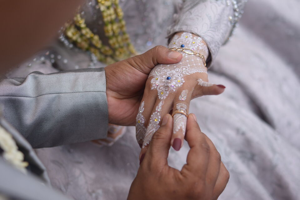 Adobe Stock - photo d'illustration - Si les photos de mariages suscitent toutes des émotions et de la joie lorsqu'elles sont regardées, une étude a révélé que, pour les Français, la photo la plus importante était celle montrant le moment de l'échange des alliances. 