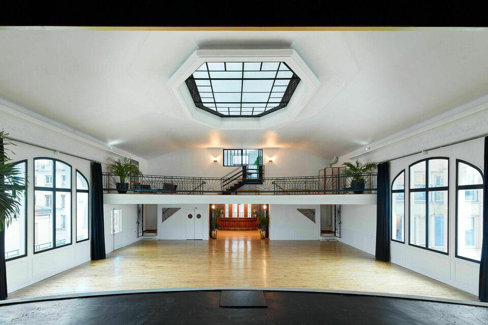 ABC Salles - Laissez vous séduire par la luminosité et le grand espace du loft Le Solaris, situé dans Paris. Un endroit parfait pour passer une agréable soirée. 