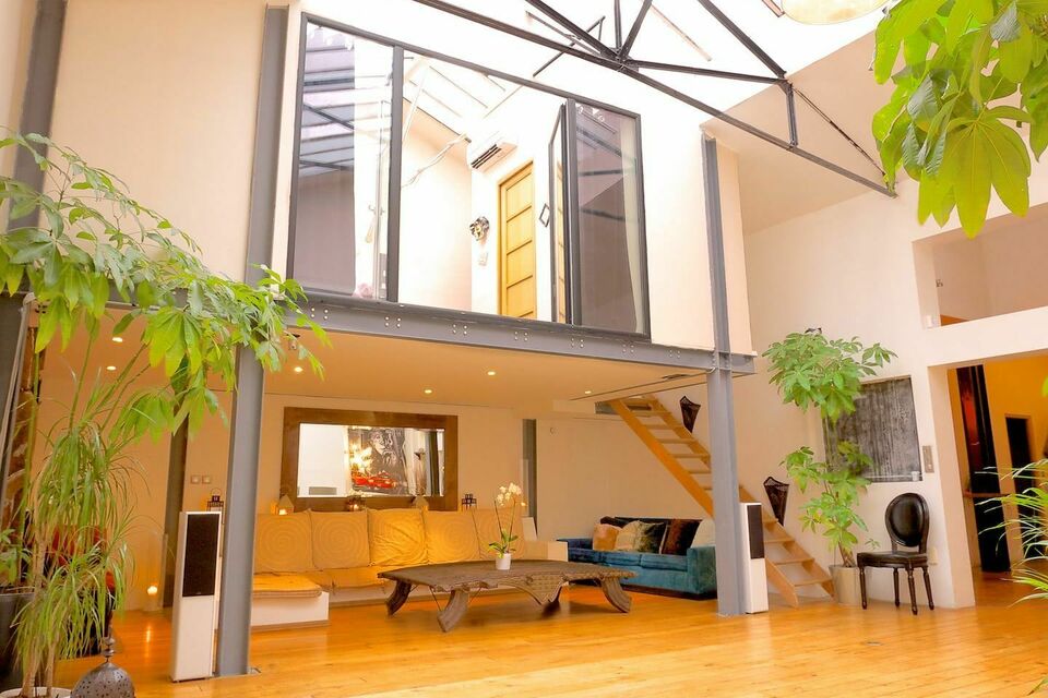 ABC Salles - Le Loft Upgrade vous invite à profiter de son immense surface de sa belle hauteur sous plafond, afin d'organiser l'anniversaire de vos rêves. 