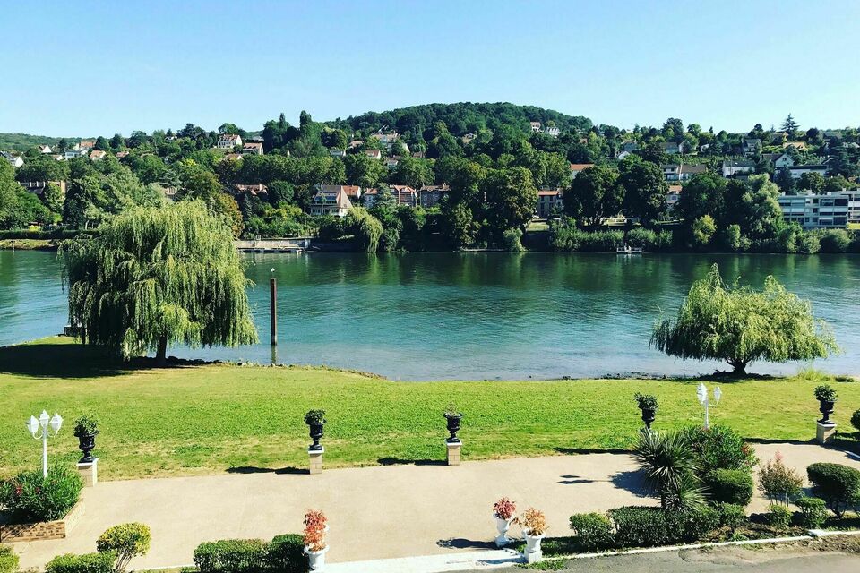 ABC Salles - Le Coq Events, un établissement au cadre idyllique en bord de Seine au sein duquel vous pourrez organiser vos rassemblements festifs.