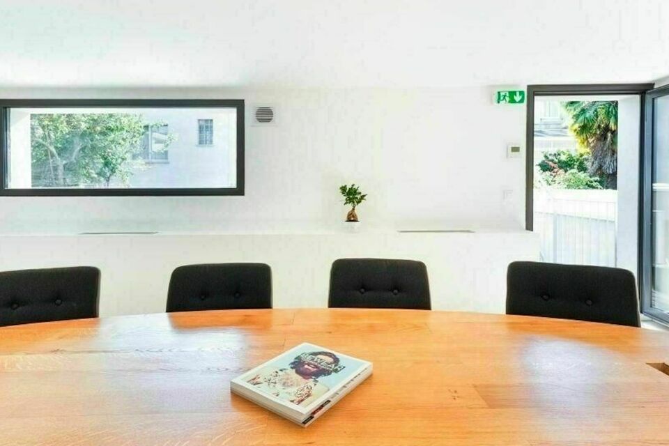 ABC Salles - La Mota Croix Blanche Coworking propose plusieurs salles, idéales pour les réunions de petites entreprises.