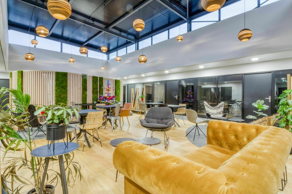 ABC Salles - Professionnels et amoureux de la montagne : AFIS met à disposition ses bureaux, parfaits pour des lancements de produits ou des team buildings.
