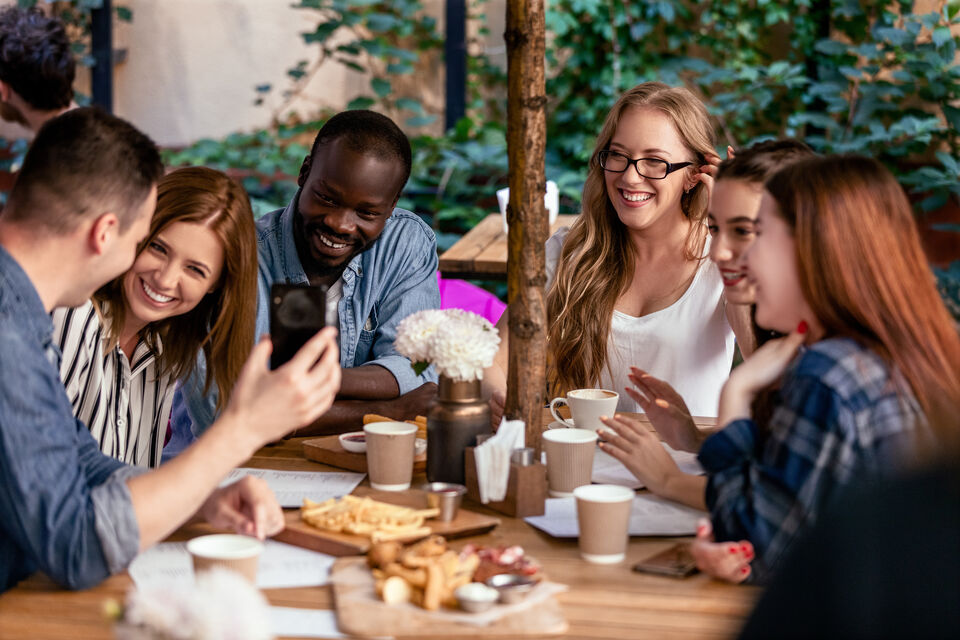 Adobe Stock - Photo d'illustration - Les événements professionnels dans la vraie vie sont primordiaux pour la santé mentale des collaborateurs d'une entreprise.