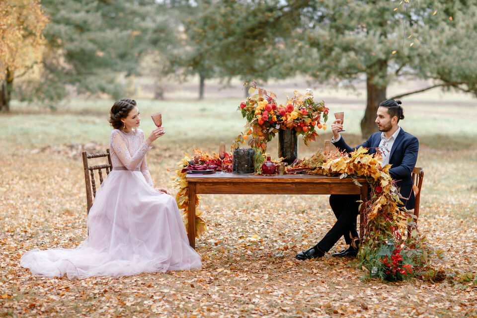 Adobe Stock - Image d'illustration - Les fleurs d'automne habillent à merveilleuse chacune de vos réceptions cette saison. 