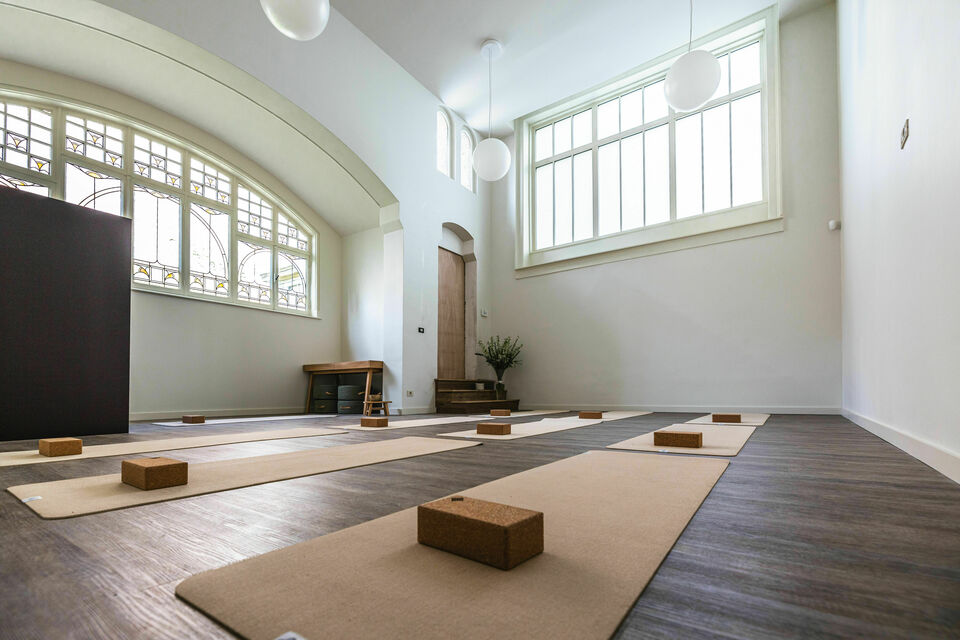 ABC Salles - Droit réservé - Des établissements comme l'Atelier Pur reçoivent les professionnels pour des séances de méditation en groupe le temps de moments de team building, en une tendance que suivent de nombreuses entreprises.