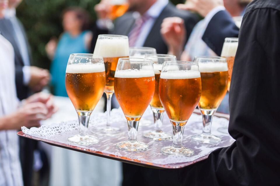Adobe Stock - photo d'illustration - Parmi les boissons préférées des Français, on retrouve la bière. Anniversaires, fêtes de mariage, rassemblements professionnels... tous les événements sont bons pour faire découvrir ses saveurs maltées à l'aide d'ateliers gourmands.