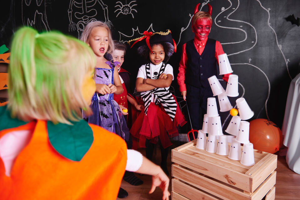 Adobe Stock - photo d'illustration - Parce qu'ils sont innocents et plus sensibles, les plus jeunes peuvent vite prendre peur quand revient Halloween. L'occasion d'installer des éléments décoratifs plus doux et moins terrifiants pour qu'ils puissent apprécier l'ambiance de cette fête sans la craindre.