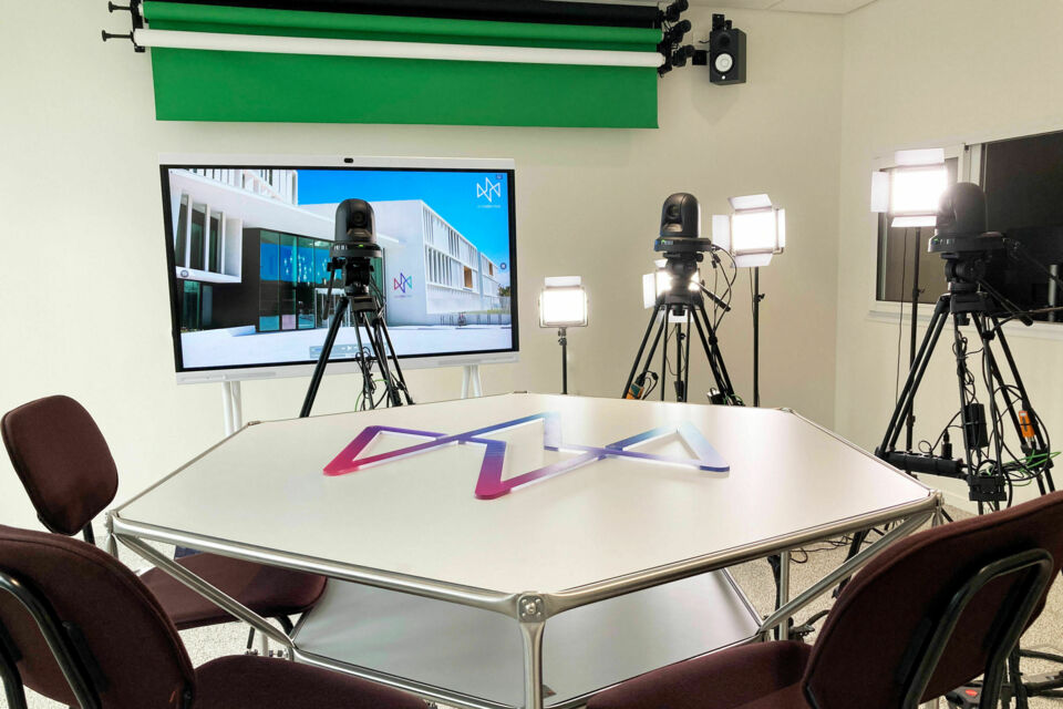 ABC Salles - Le Connecteur, un espace où les professionnels peuvent se réunir et mettre en place la diffusion de leurs événements corporatifs.
