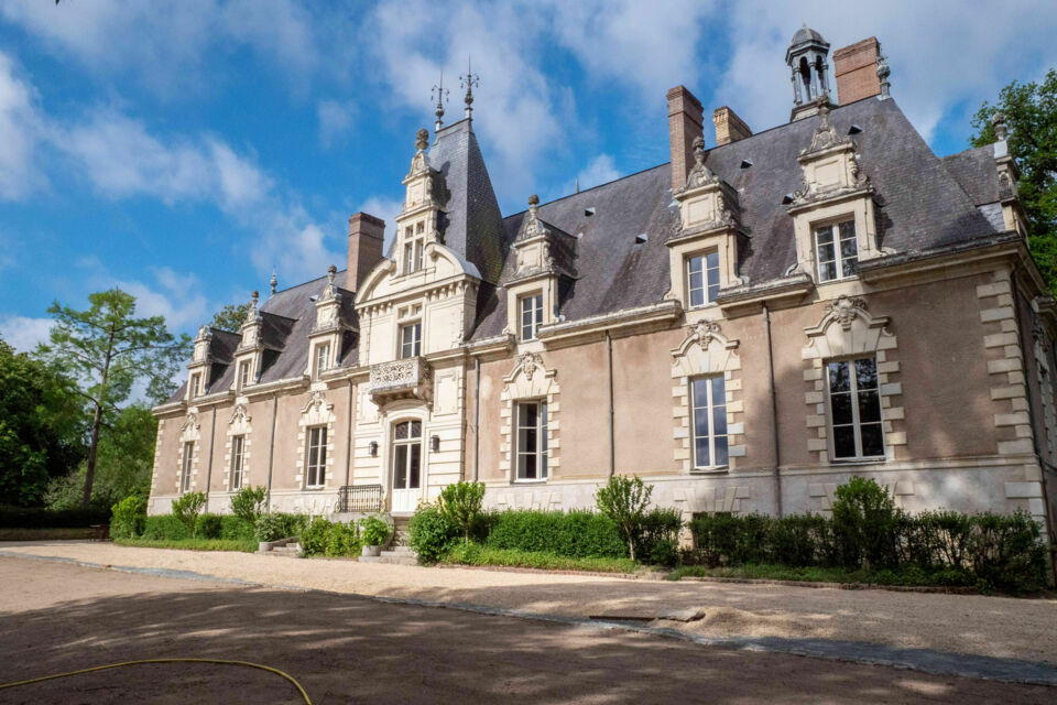 ABC Salles - le Château le Fresne, un établissement plein de charme, accessible aux petits budgets et privatisable pour des événements professionnels comme privés.