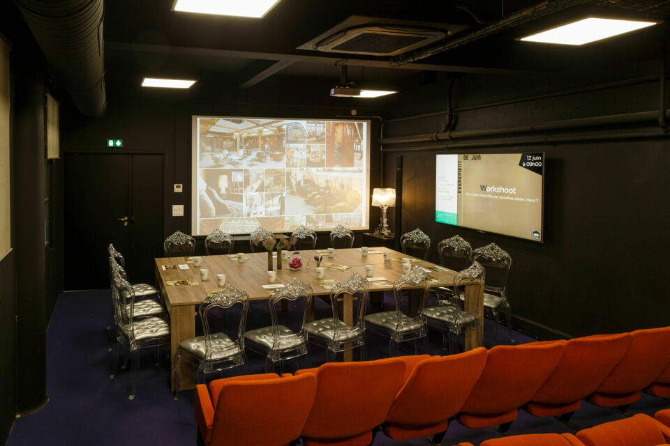 ABC Salles - L'espace Now Coworking de Rouen dispose d'une bibliothèque, d'un amphithéâtre, d'un grand studio photo, d'une salle de sport et de salles de réunions, et se situe à deux pas de la gare :  idéal pour des événements professionnels d'exceptions sans voiture. 