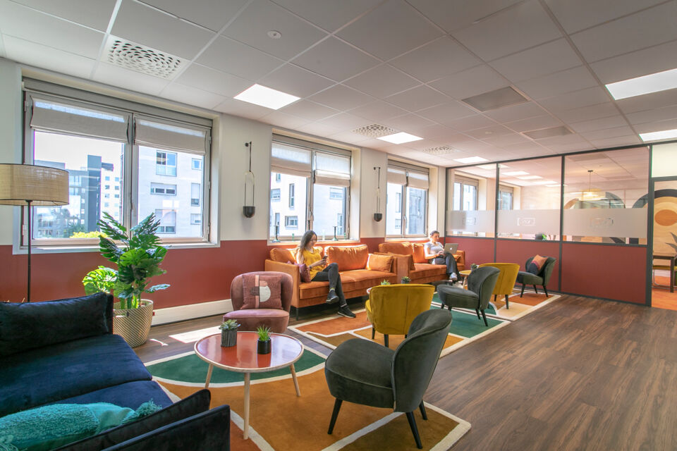 ABC Salles - Le Work & Share Nanterre peut accueillir jusqu'à 40 personnes pour vos événements professionnels ou privés.